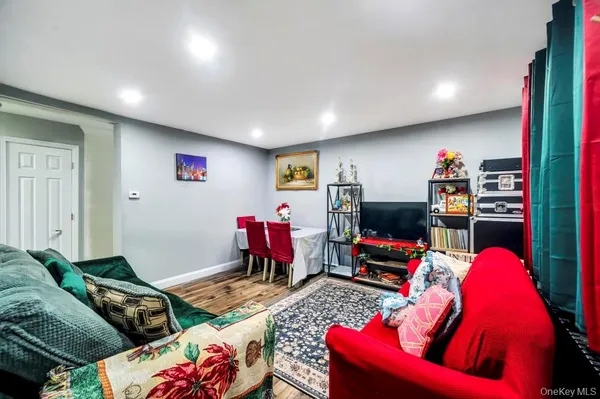 $640,000 | 39 Andrews Avenue, Wheatley Heights, NY 11798