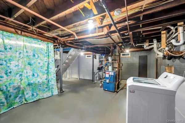 $640,000 | 39 Andrews Avenue, Wheatley Heights, NY 11798