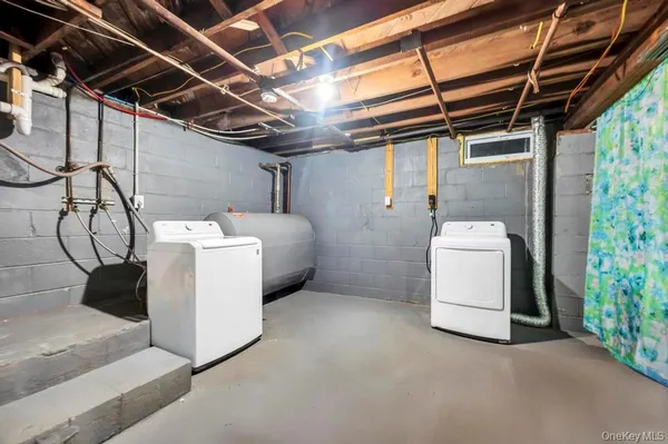 $640,000 | 39 Andrews Avenue, Wheatley Heights, NY 11798