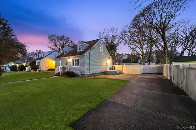 $700,000 | 39 Andrews Avenue, Wheatley Heights, NY 11798