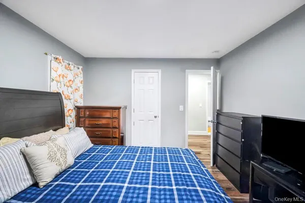 $640,000 | 39 Andrews Avenue, Wheatley Heights, NY 11798