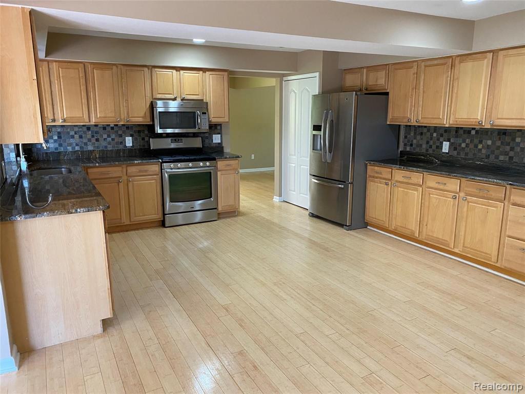 515 Plum Ridge Drive Rochester Hills, MI 48309 - Photo 21 of 46