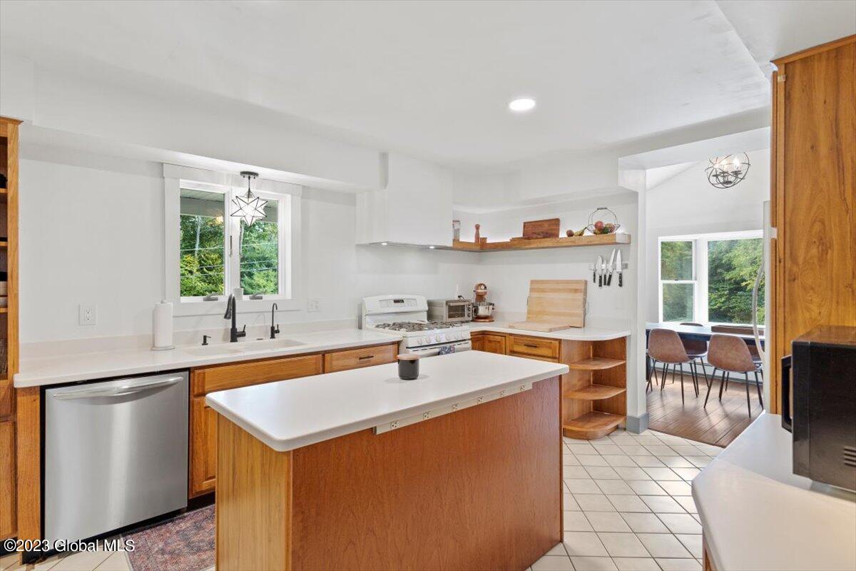 46 Ballou Road Greenfield, NY 12859 - Photo 10 of 40 23-IMG_0093