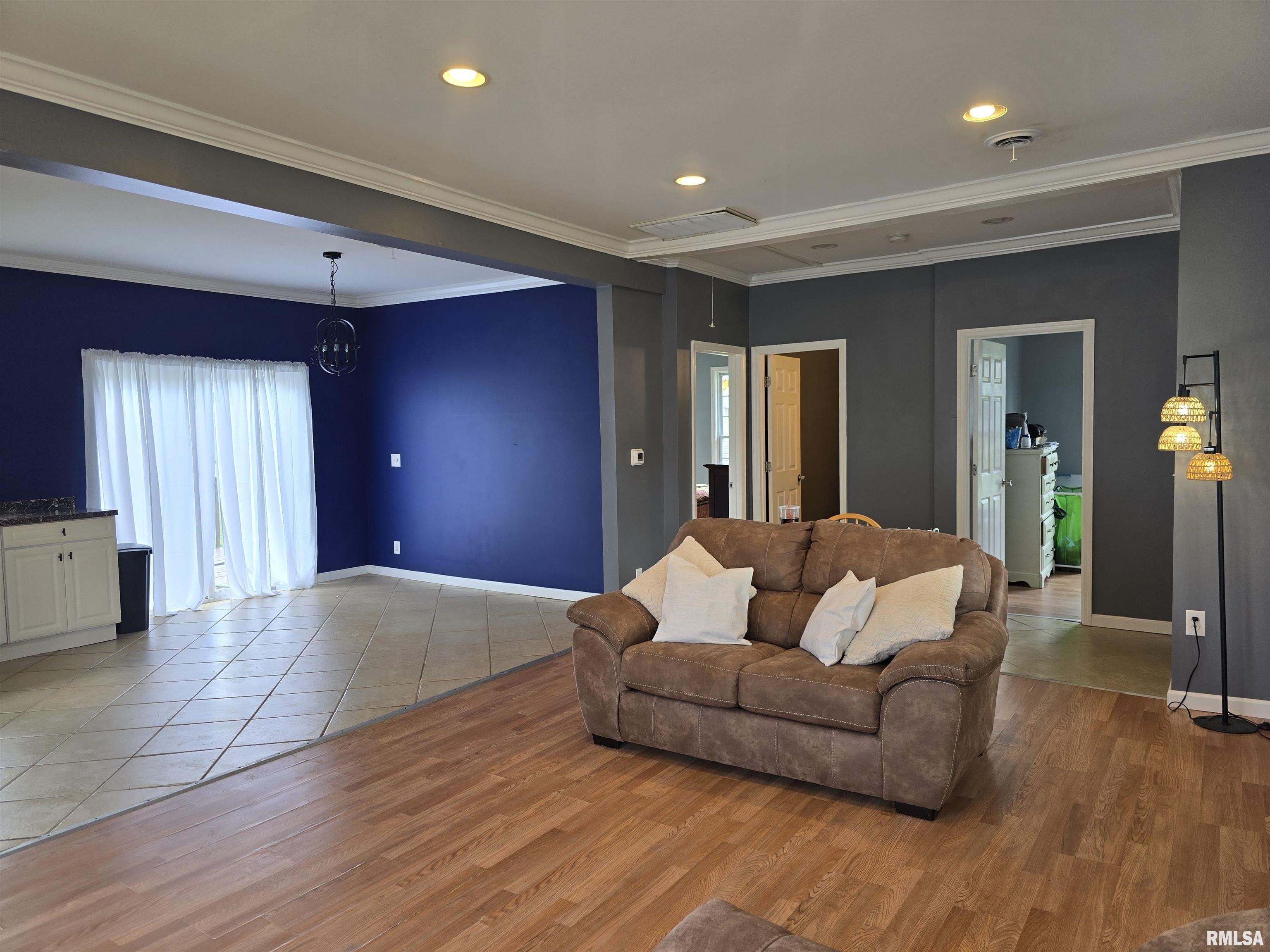 302 East Smith Street Colchester, IL 62326 - Photo 3 of 21