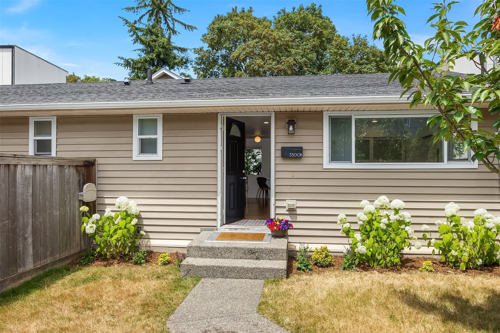 3300 B West Government Way Seattle, WA 98199 - Photo 2 of 23