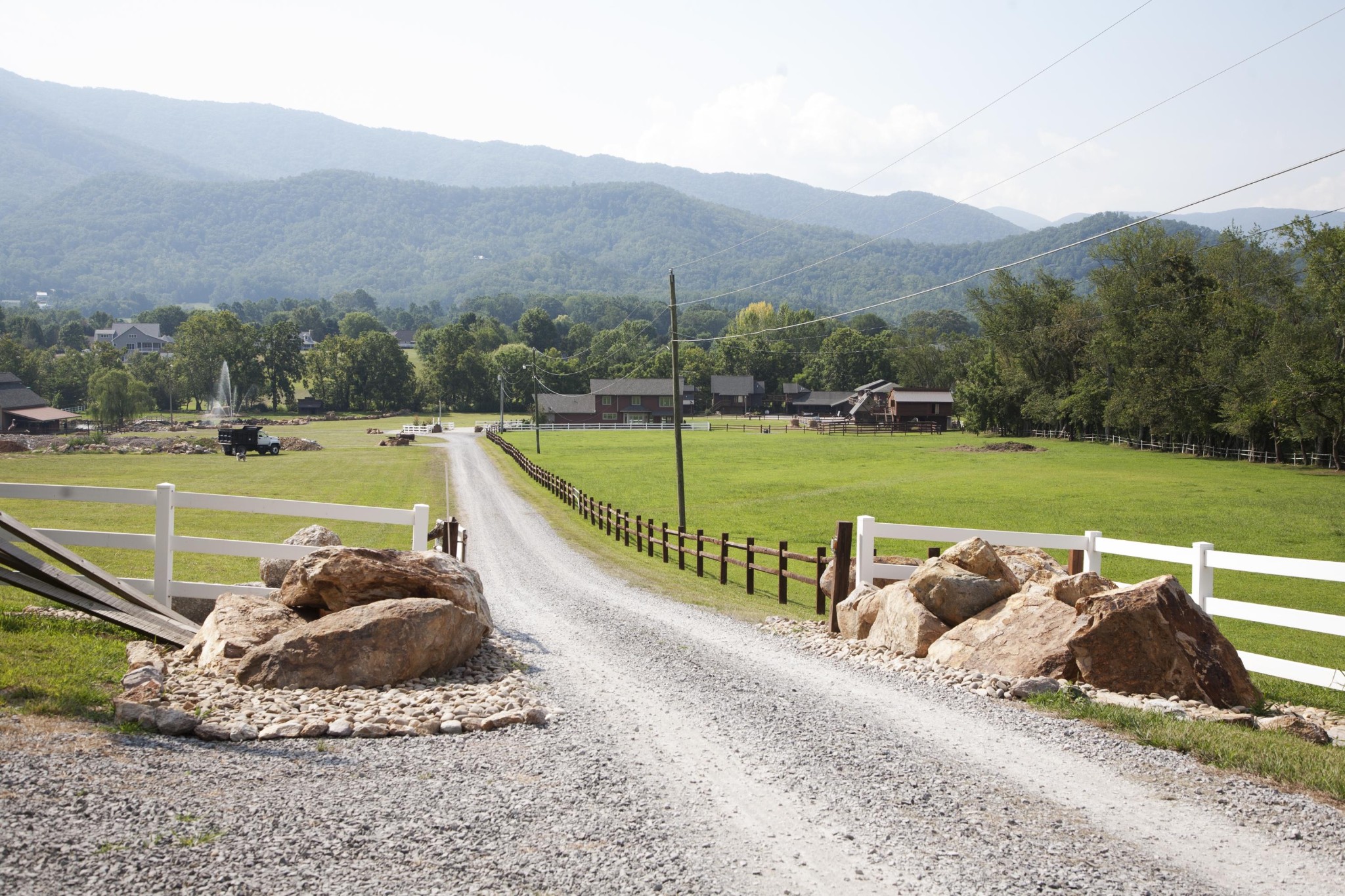 3565 Wears Valley Road Sevierville, TN 37862 - Photo 2 of 40 Gallery Image 2