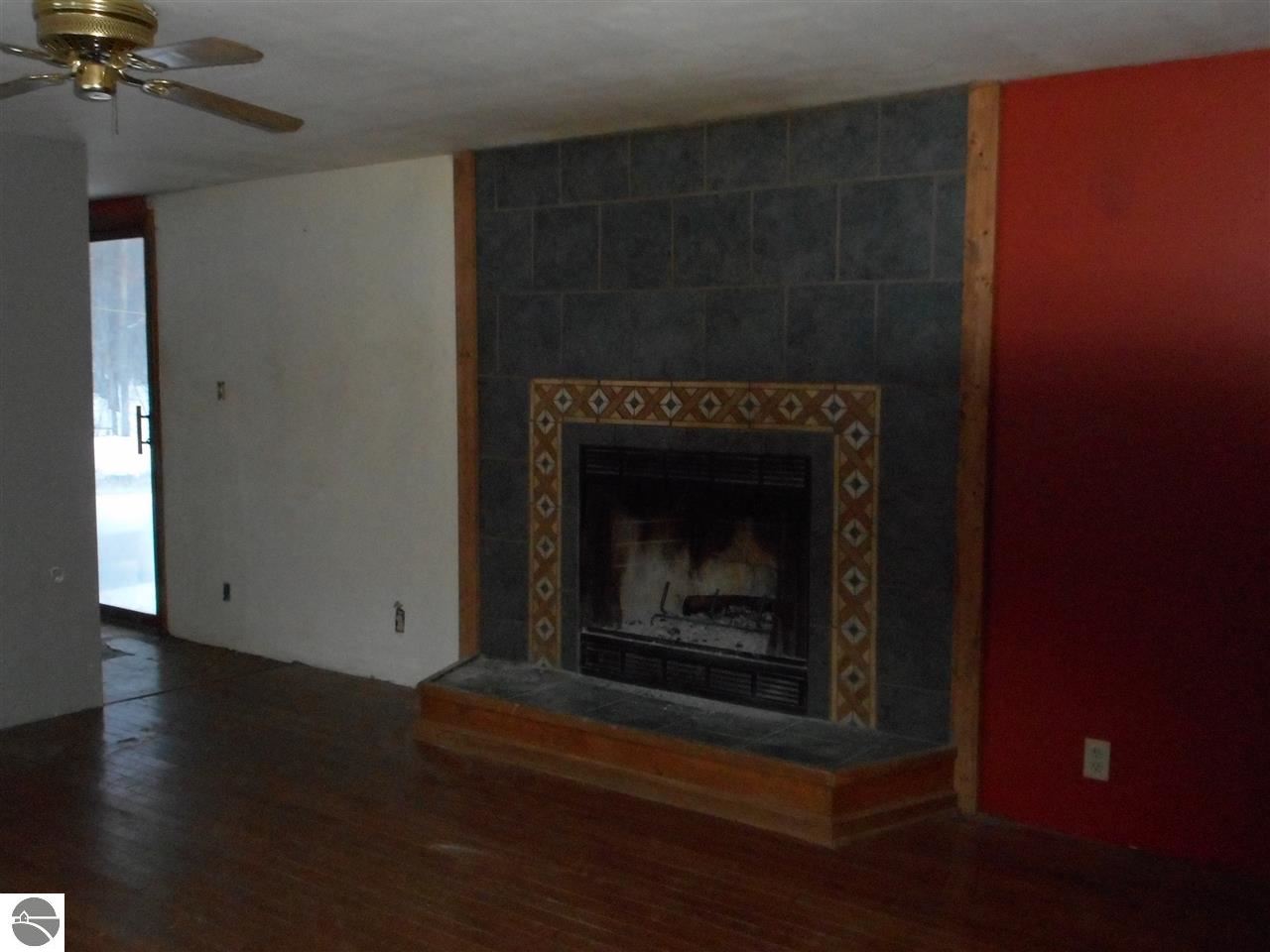 711 West Gordonville Road Midland, MI 48640 - Photo 6 of 25 1795053-5.JPG