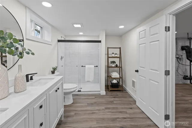 $585,000 | 422 8th Avenue Northeast, Puyallup, WA 98372