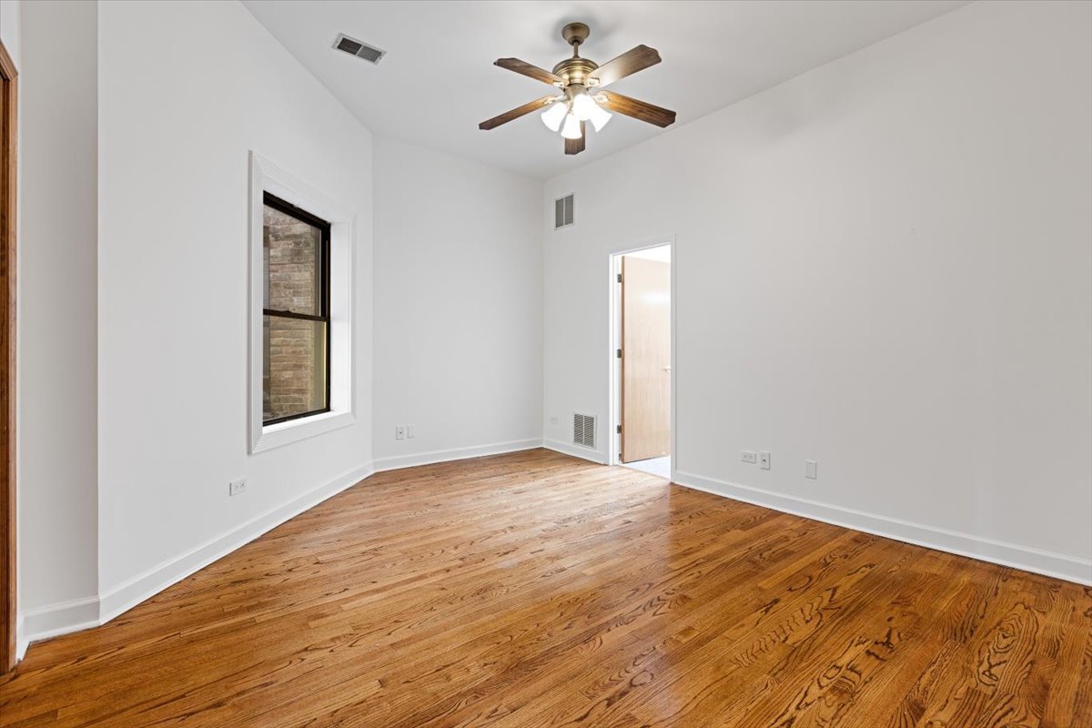 4059 North Sheridan Road, Unit 3 Chicago, IL 60613 - Photo 8 of 19 Gallery Image 8