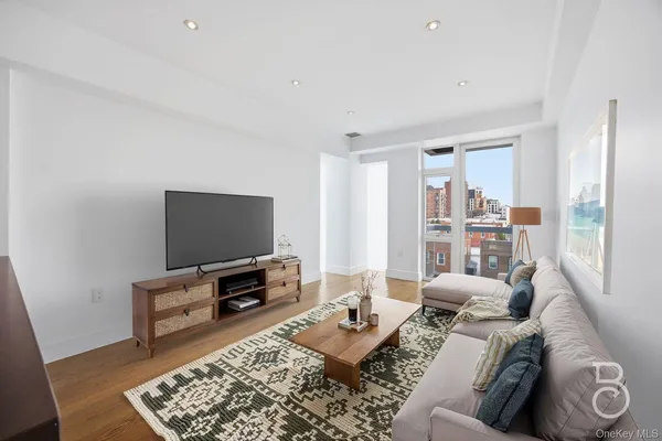 $729,000 | 21-24 30th Avenue, Unit 4A | Astoria