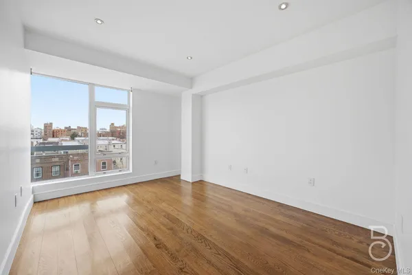 $729,000 | 21-24 30th Avenue, Unit 4A | Astoria