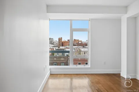 $729,000 | 21-24 30th Avenue, Unit 4A | Astoria