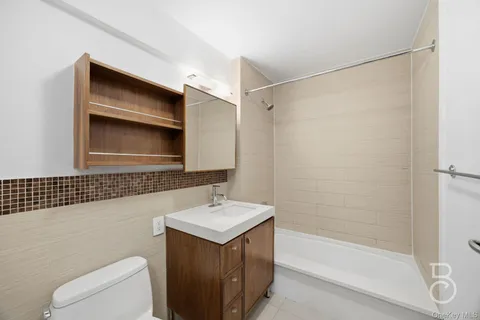 $729,000 | 21-24 30th Avenue, Unit 4A | Astoria