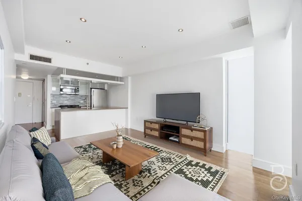 $729,000 | 21-24 30th Avenue, Unit 4A | Astoria