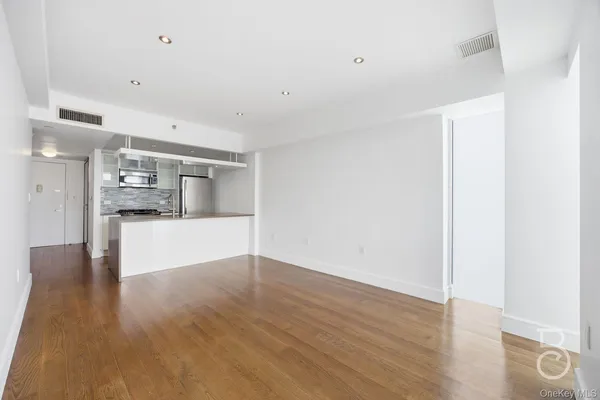 $729,000 | 21-24 30th Avenue, Unit 4A | Astoria