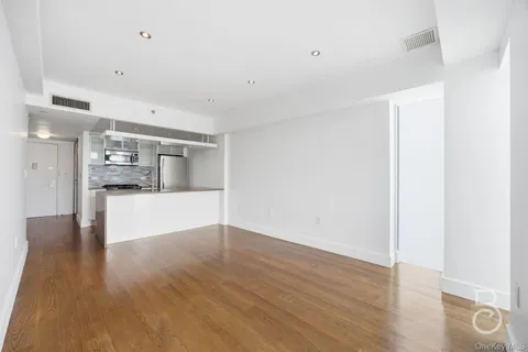 $729,000 | 21-24 30th Avenue, Unit 4A | Astoria