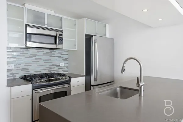 $729,000 | 21-24 30th Avenue, Unit 4A | Astoria