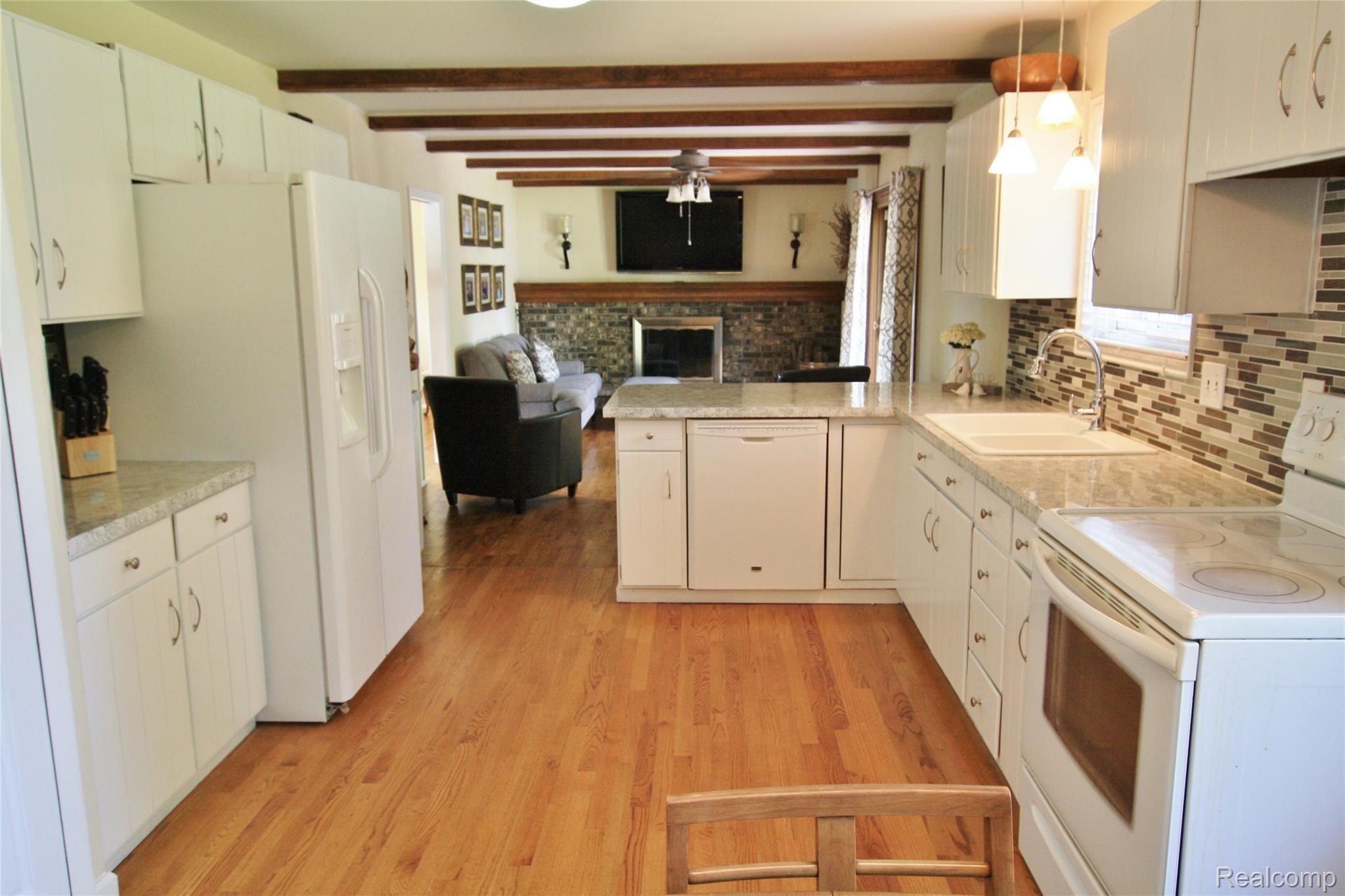 3166 Red Barn Road Flint, MI 48507 - Photo 15 of 34 RedBarn 026.JPG