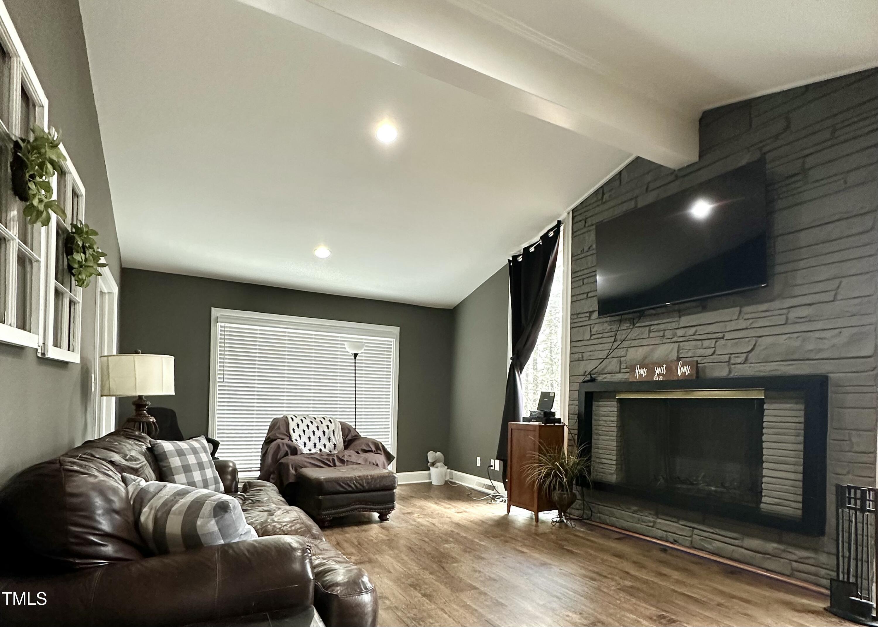 518 Edwin Court Roxboro, NC 27573 - Photo 5 of 30 Living Room