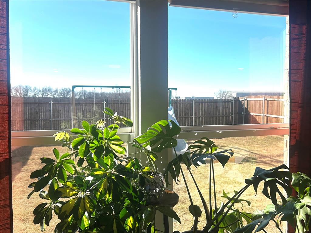 455 Manchester Street Van Alstyne, TX 75495 - Photo 3 of 21 Bright and sunny!