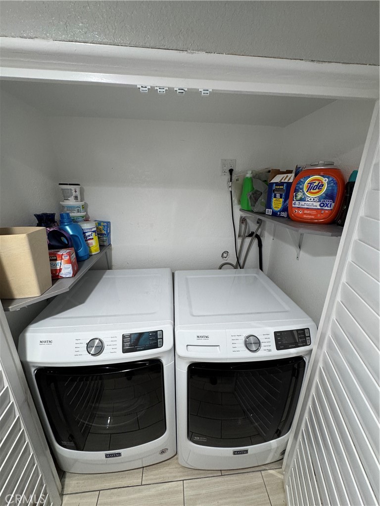 27914 West Shore Road Lake Arrowhead, CA 92352 - Photo 12 of 22 a stove top oven sitting inside of a kitchen