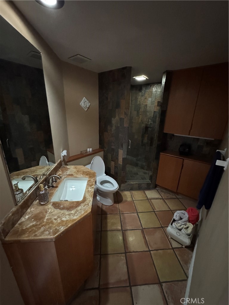 27914 West Shore Road Lake Arrowhead, CA 92352 - Photo 14 of 22 a bathroom with a sink a toilet and a mirror