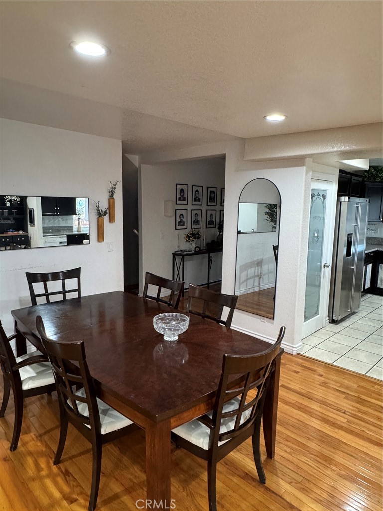 27914 West Shore Road Lake Arrowhead, CA 92352 - Photo 9 of 22 a view of a dining room with furniture