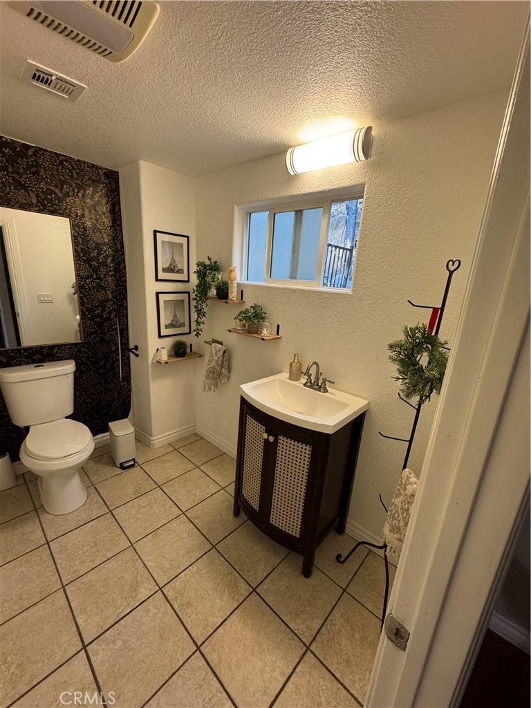 27914 West Shore Road Lake Arrowhead, CA 92352 - Photo 10 of 22 a spacious bathroom with a toilet sink and mirror