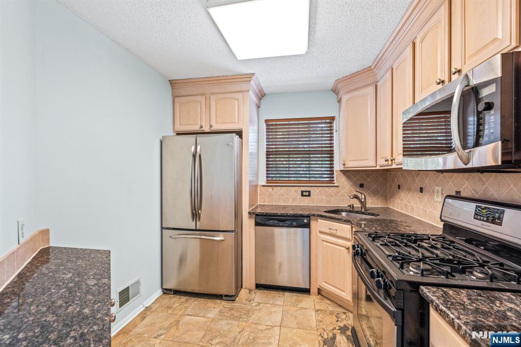 1306 Paddington Road, Unit 1306 Mahwah, NJ 07430 - Photo 13 of 36