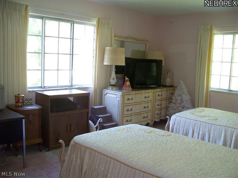 Front bedroom -