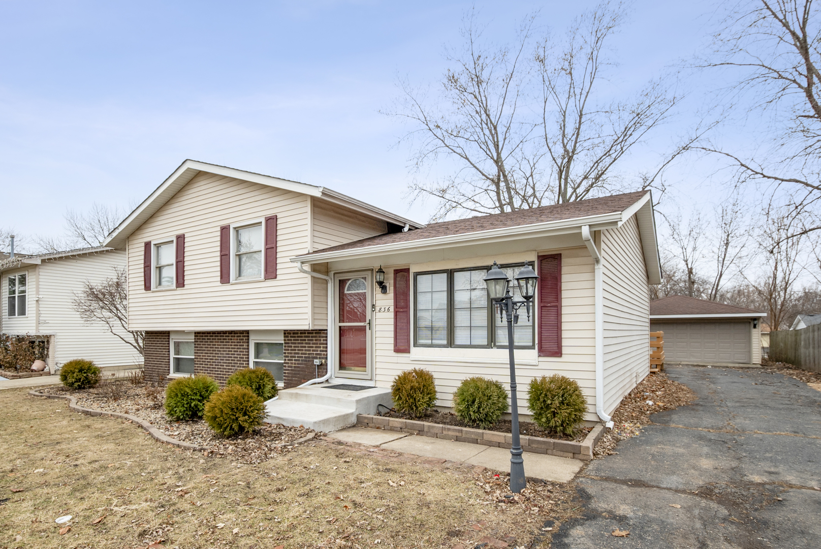 836 Lily Cache Lane Bolingbrook, IL 60440 - Photo 2 of 31