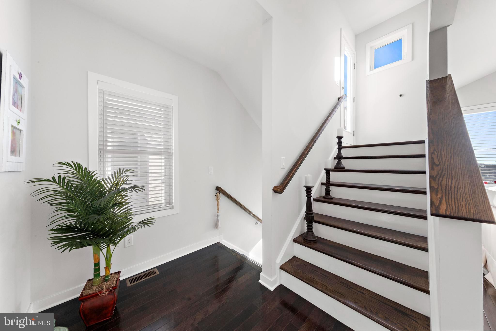 27 West 33rd Street Long Beach Township, NJ 08008 - Photo 49 of 83 a view of entryway with wooden floor and a potted plant