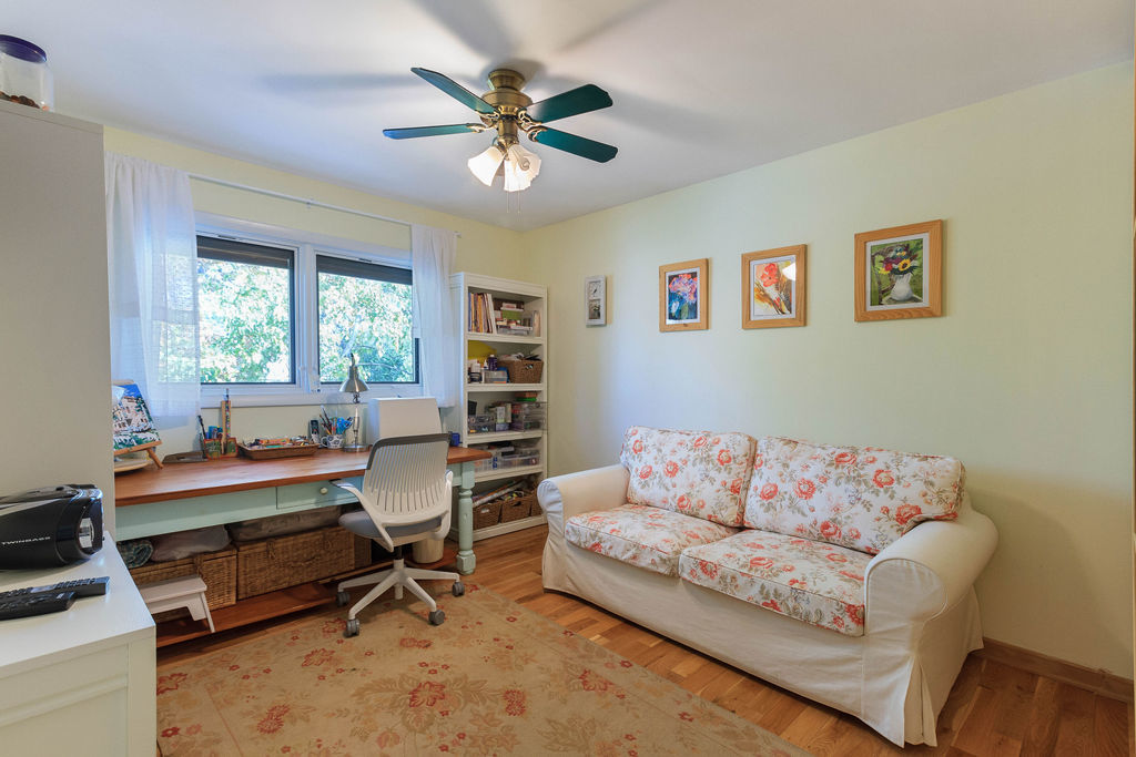 789 Ridge Road Highland Park, IL 60035 - Photo 20 of 36 a living room with furniture and a chandelier