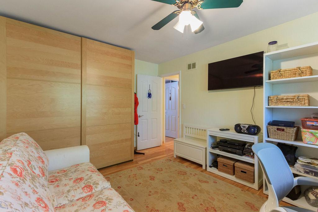 789 Ridge Road Highland Park, IL 60035 - Photo 21 of 36 a bedroom with a bed and a flat screen tv