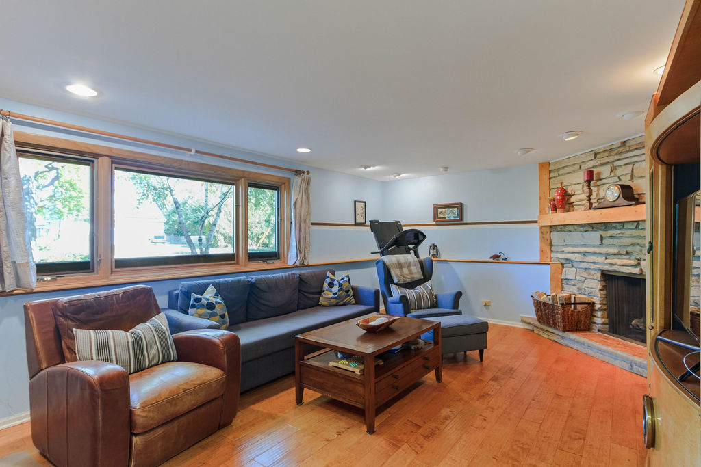 789 Ridge Road Highland Park, IL 60035 - Photo 24 of 36 a living room with furniture and a fireplace