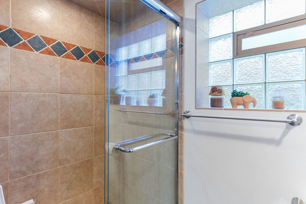 789 Ridge Road Highland Park, IL 60035 - Photo 28 of 36 a bathroom with a window and a shower