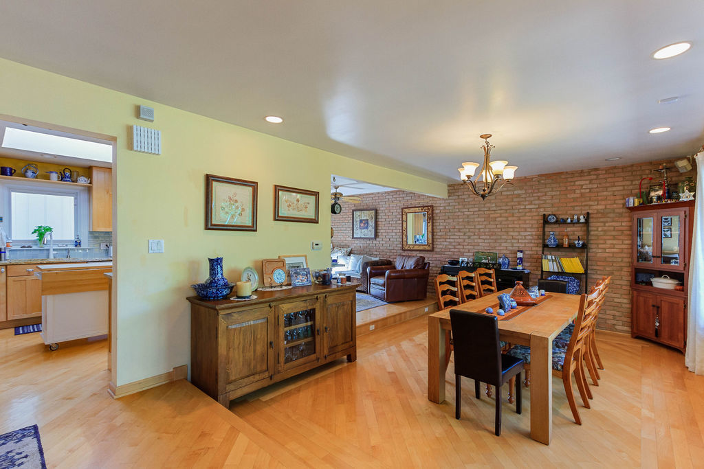 789 Ridge Road Highland Park, IL 60035 - Photo 7 of 36 a view of a dining room with furniture