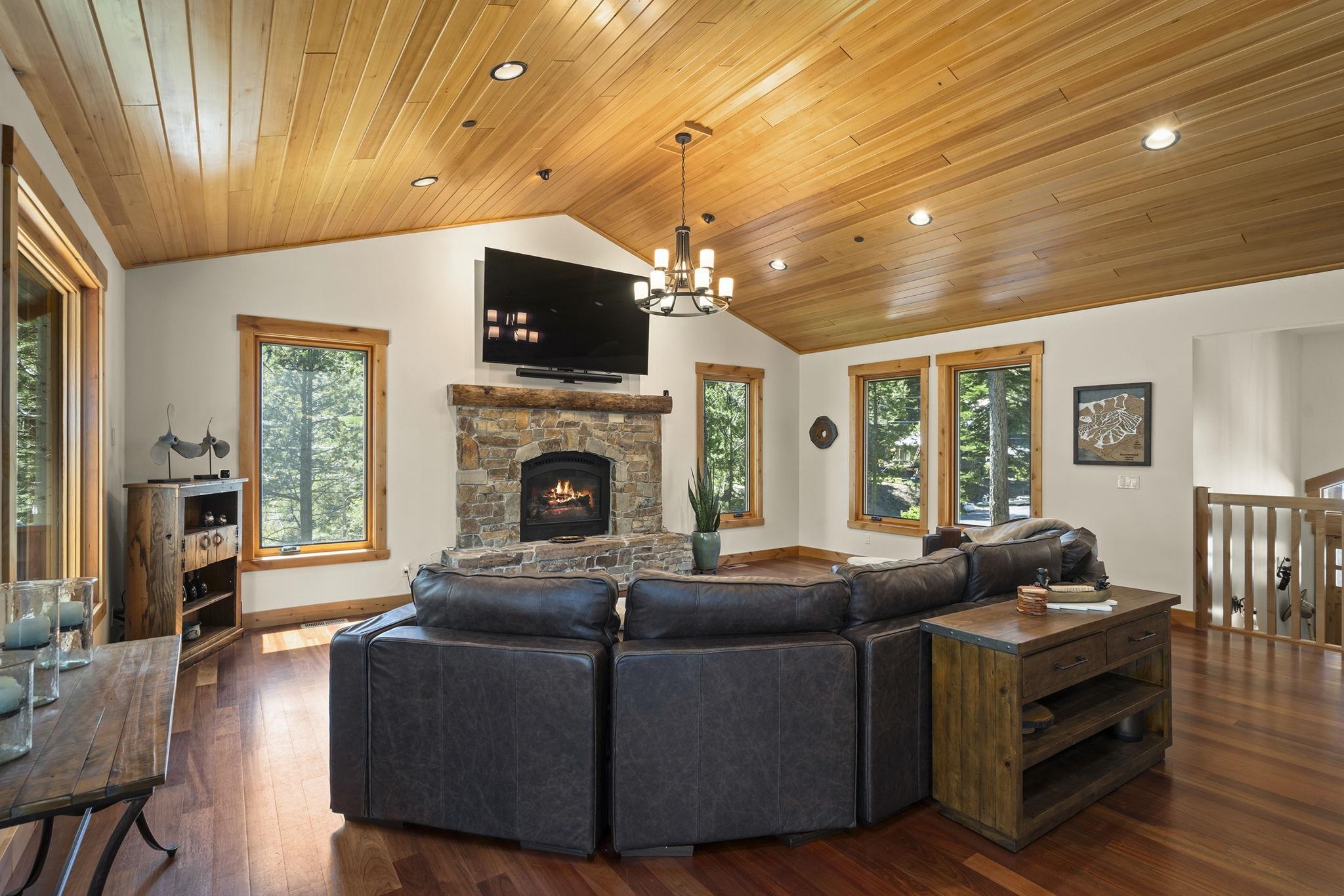 563 Robin Road Homewood, CA 96141 - Photo 3 of 28