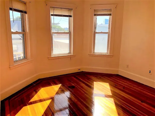 $3,200 | 28 Litchfield Street, Unit 3, Boston, MA 02135