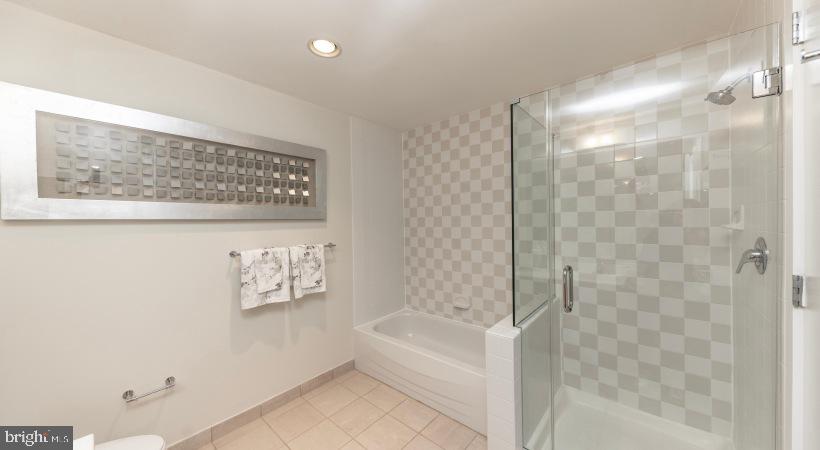 206 West Washington Square, Unit 1908 Philadelphia, PA 19106 - Photo 24 of 31 a bathroom with a bathtub and shower