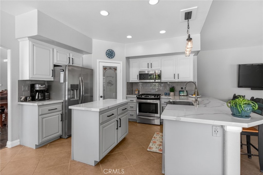 14029 Dove Canyon Drive Riverside, CA 92503 - Photo 15 of 69