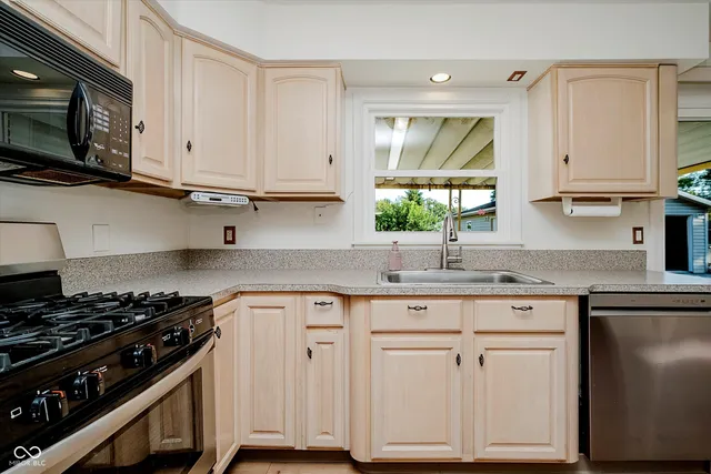 $262,900 | 810 Ernie Lu Avenue, Anderson, IN 46013