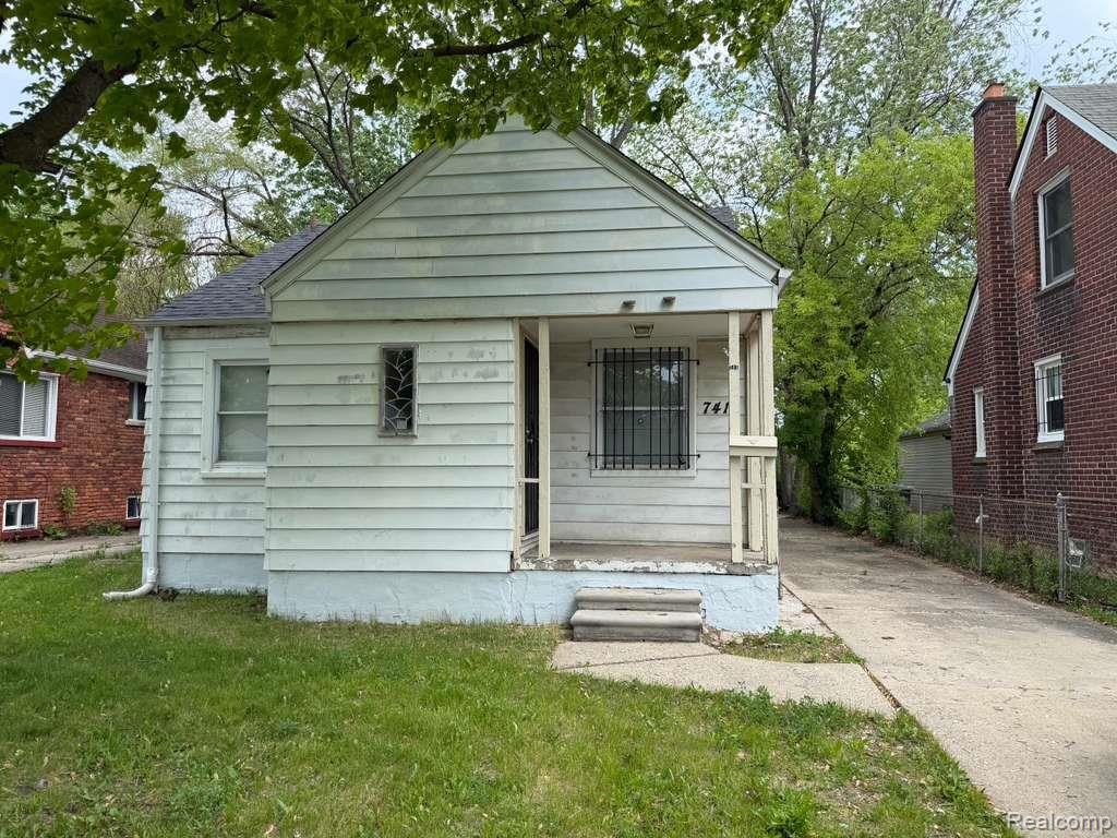 7416 Heyden Detroit, MI 48228 - Photo 1 of 16 View of bungalow-style home