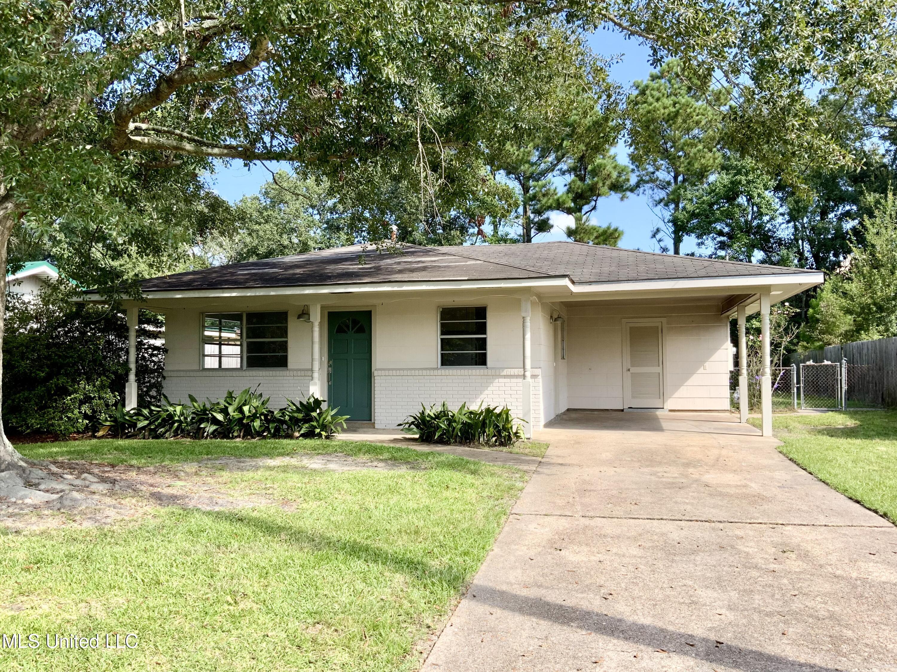117 Roberts Circle Ocean Springs, MS 39564 - Photo 1 of 15 IMG_9921