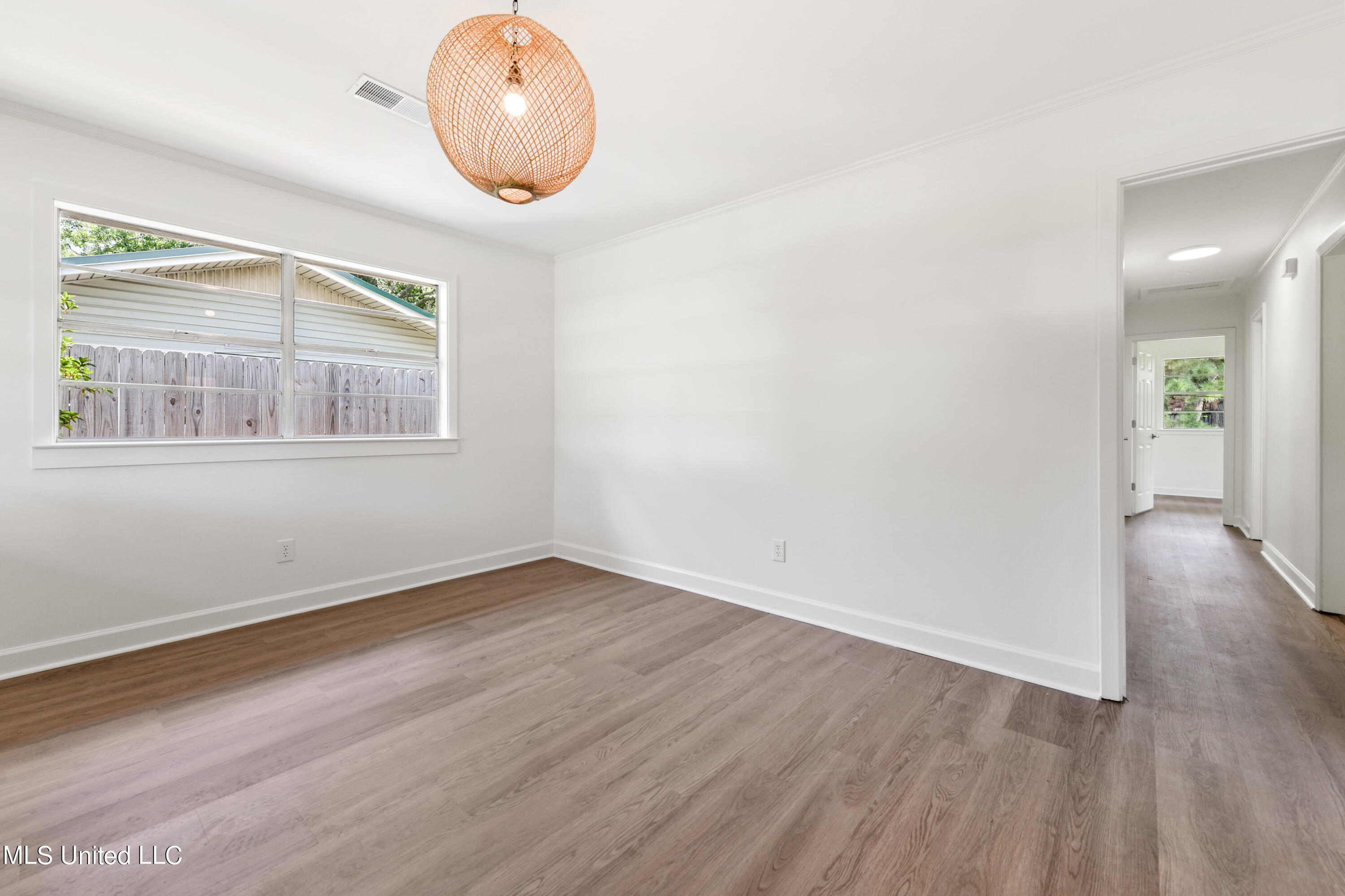 117 Roberts Circle Ocean Springs, MS 39564 - Photo 4 of 15 006 (1)