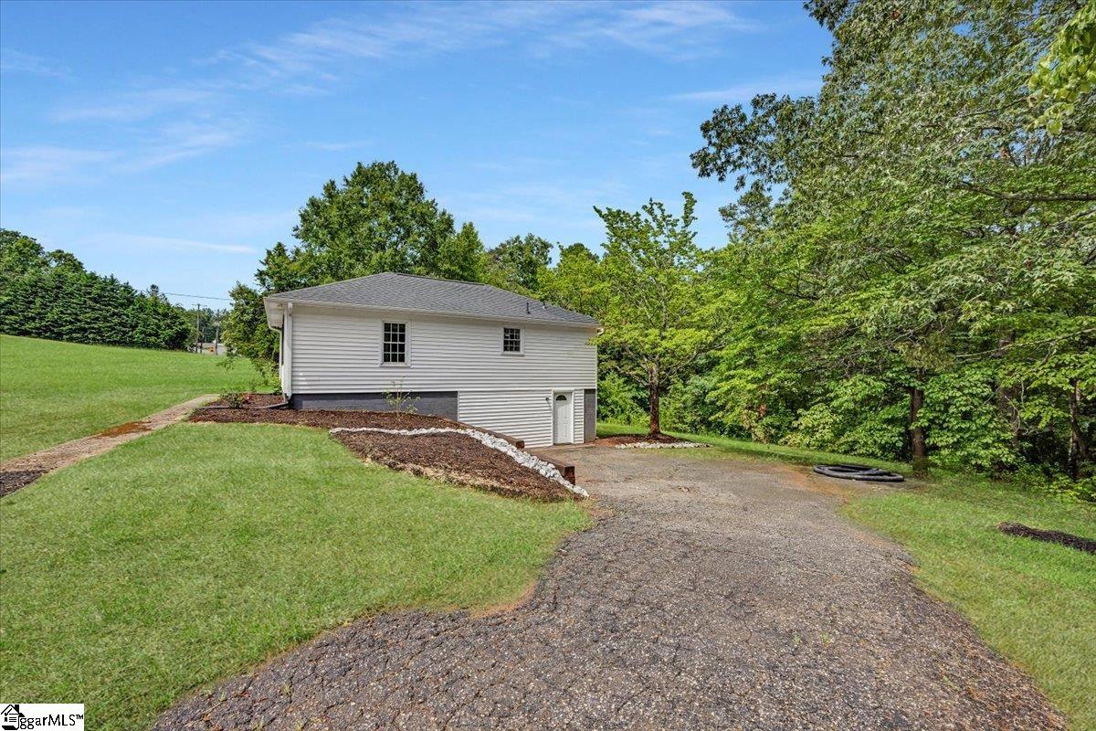 2400 Tigerville Road Travelers Rest, SC 29690 - Photo 27 of 36