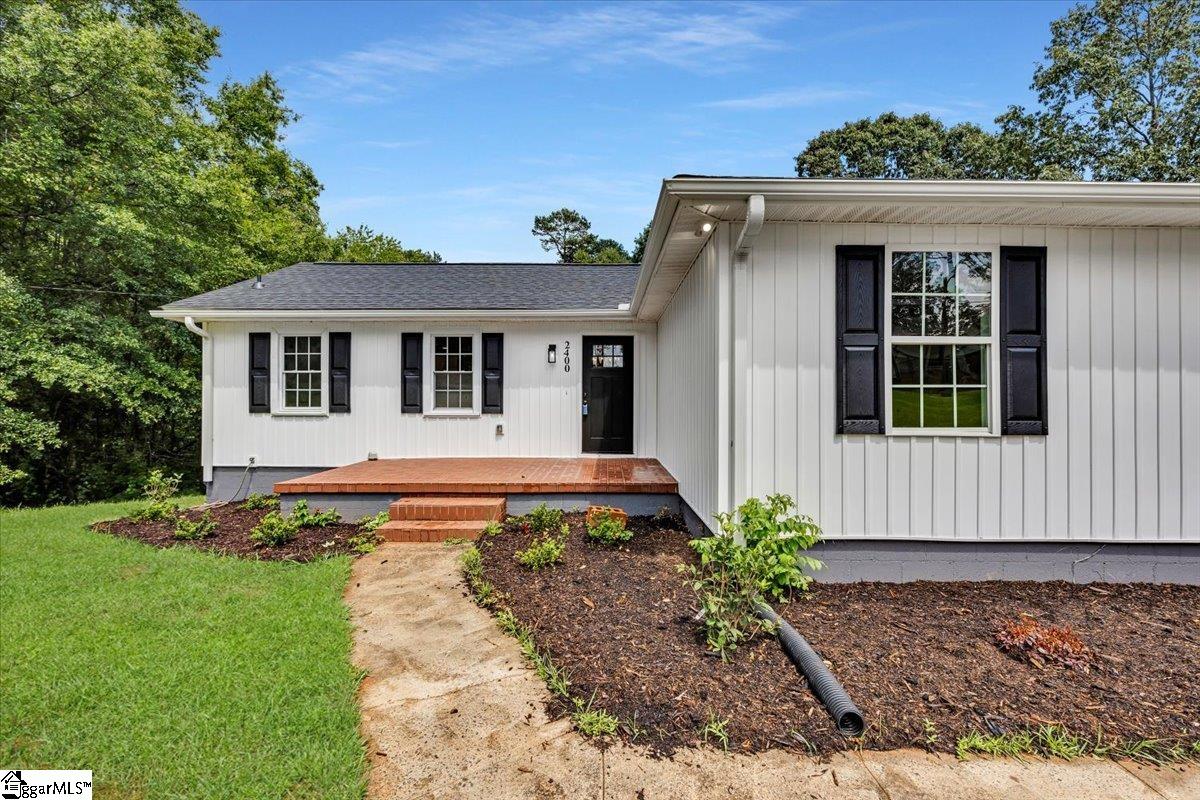 2400 Tigerville Road Travelers Rest, SC 29690 - Photo 4 of 36