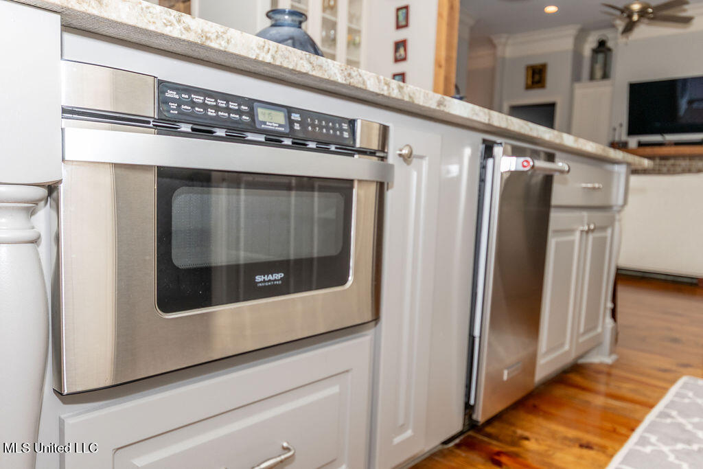 367 Caroline Boulevard Madison, MS 39110 - Photo 18 of 61 Drawer Microwave