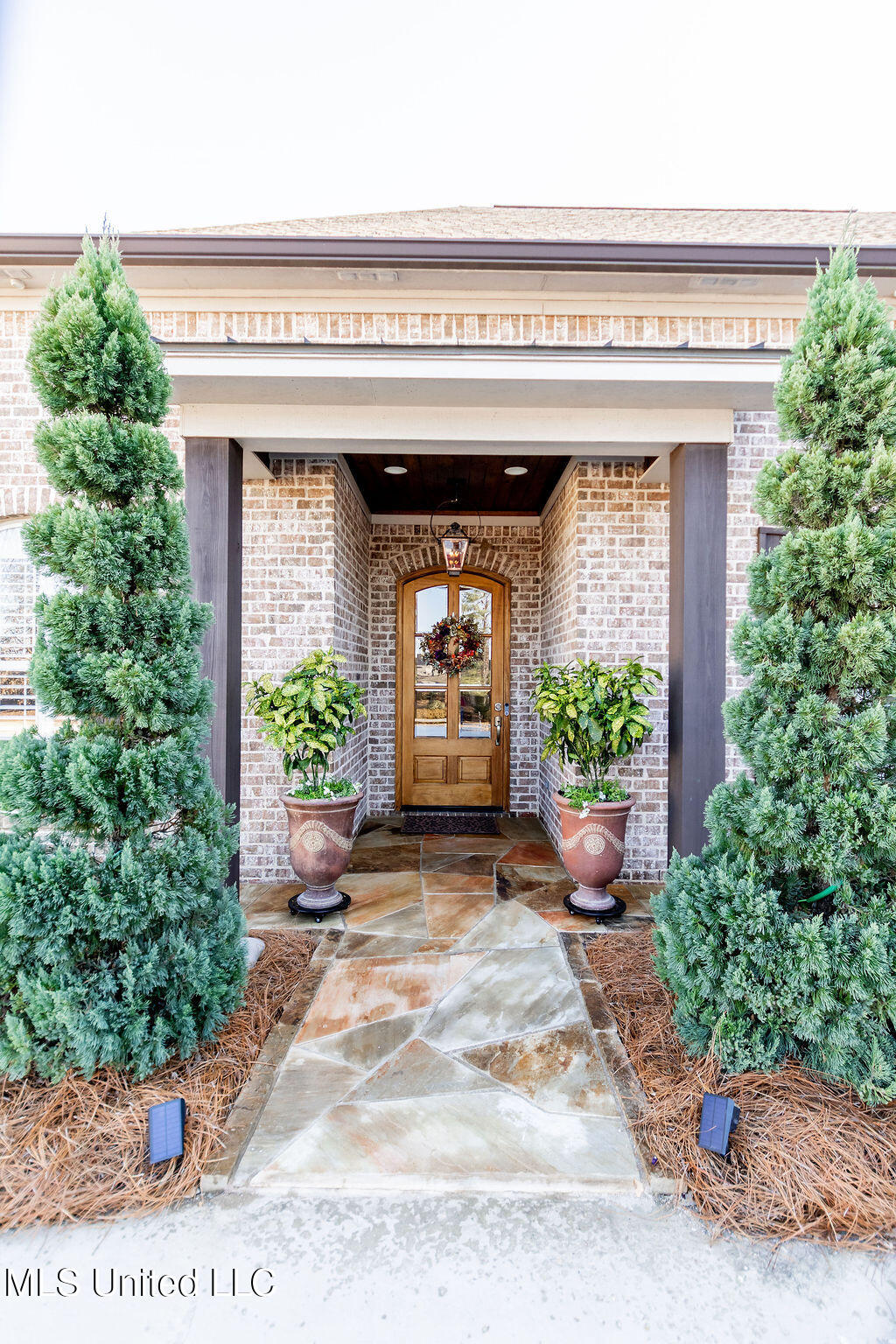367 Caroline Boulevard Madison, MS 39110 - Photo 2 of 61 Flagsrone Pathyway To Front Entrance