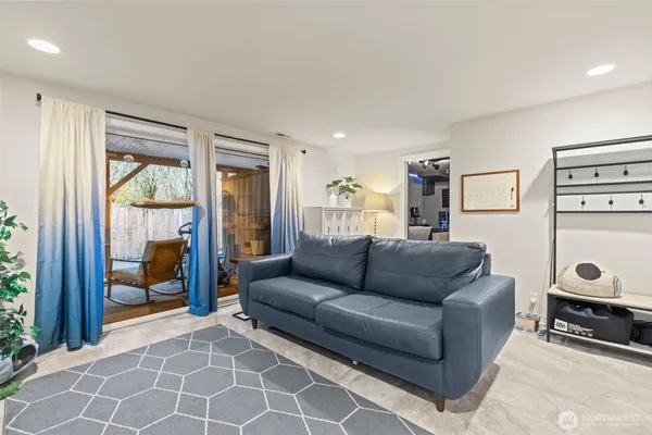 $999,000 | 4033 120th Place Southeast, Everett, WA 98208